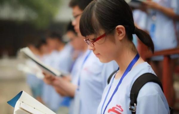 高三教室開空調,學生每天需要上交3元費用,家長:這收費合理嗎 高三教室開空調,學生每天需要上交3元費用,家長:這收費合理嗎