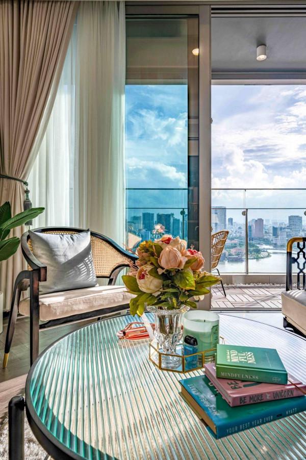 年輕夫妻太有眼光了，買到“一線”湖景房，普通高層房根本比不了