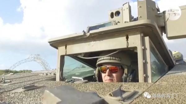 符合以色列國情的昂貴配置，埃坦裝甲車選擇艾裡遜4800SP變速箱