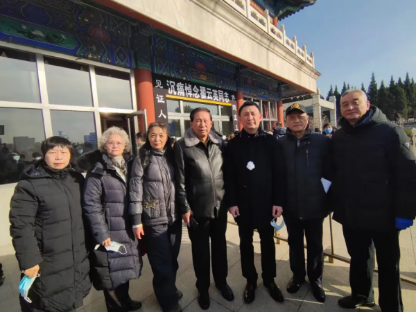 深深緬懷翟雲英阿姨，請接受我們的軍禮