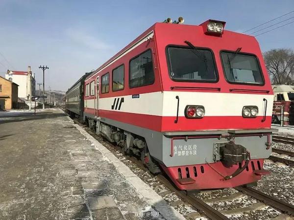 穆稜|開往時光深處的列車 穆稜|開往時光深處的列車