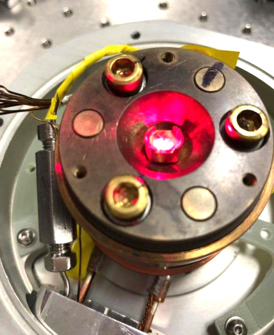 加州理工科學家成功使用鐳射快速和暫時改變材料特性