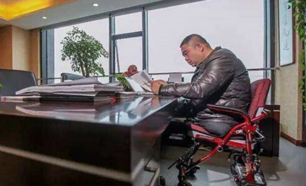 唐毅:7歲失去雙腿,21歲借300元創業,如今資產上億、娶妻生子 唐毅:7歲失去雙腿,21歲借300元創業,如今資產上億、娶妻生子