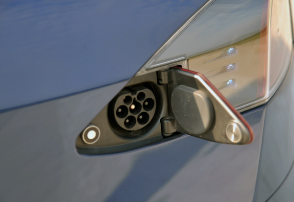 車主說車：女車主為何花70萬買一臺續航400公里的進口電動車？