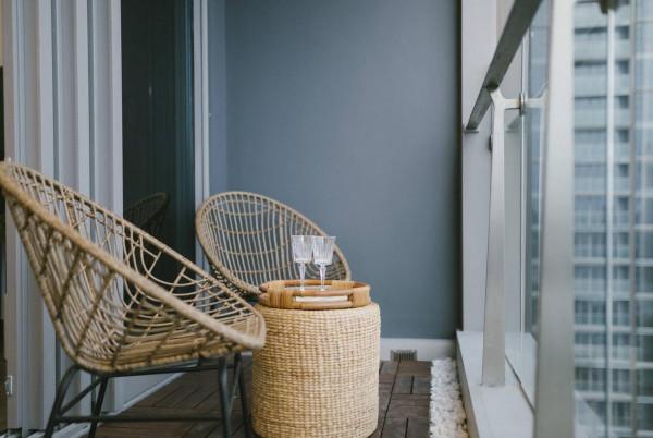 年輕夫妻太有眼光了，買到“一線”湖景房，普通高層房根本比不了