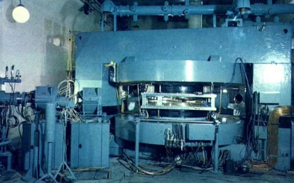 百歲楊振寧反對超大型對撞機，認為要花200億美元，為啥這麼貴？