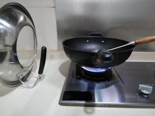 燃氣灶炒菜，先開火後放油，會受3害