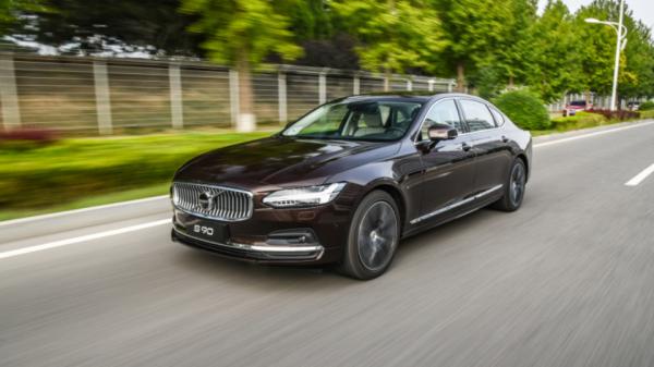 “養車”花銷一樣，買高配S60，不如買沃爾沃S90？