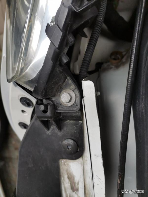 9萬塊買輛12年的法系跑車，小哥上來就砍價1萬，賣家：成交