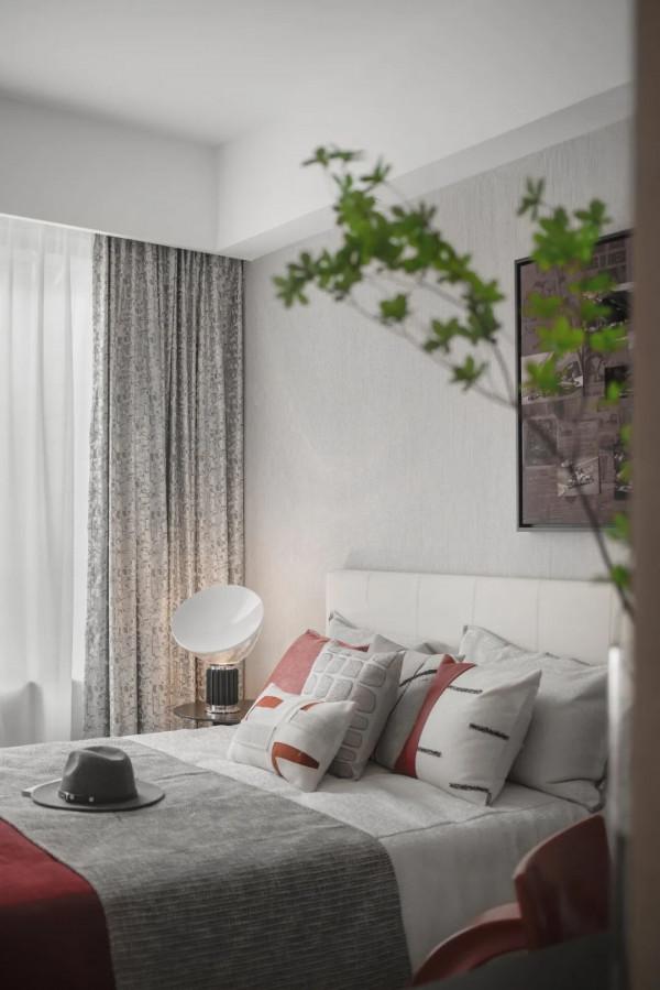 黑白主色調與紅色的和諧搭配,自由與儀式感兼得的設計 黑白主色調與紅色的和諧搭配,自由與儀式感兼得的設計