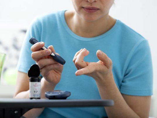 血糖高的人不能吃韭菜？醫生：立秋前後，若想穩定血糖，少吃3素