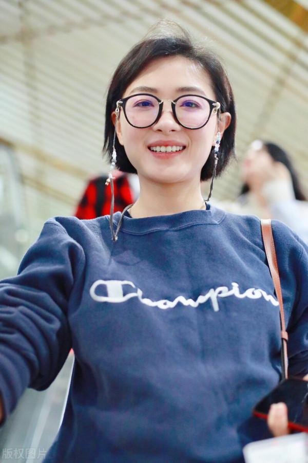 知性幹練：萬茜