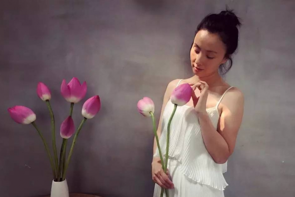 張靜初、陶虹等人倡導素食，卻被扒吃肉穿皮草，網友：言行不一