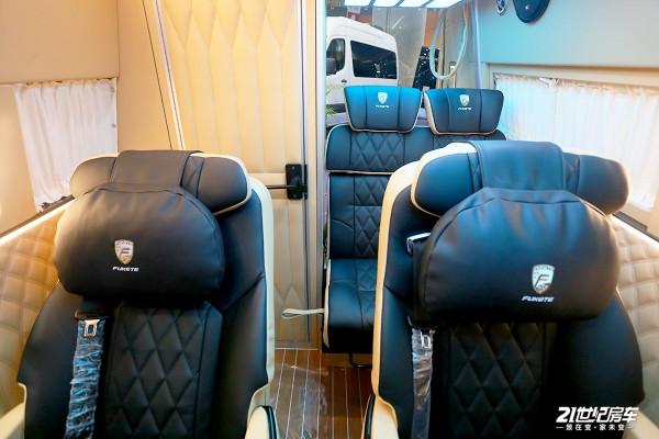 體現一車商旅兩用性，配置功能豐富！福客特黑騎士總裁版房車