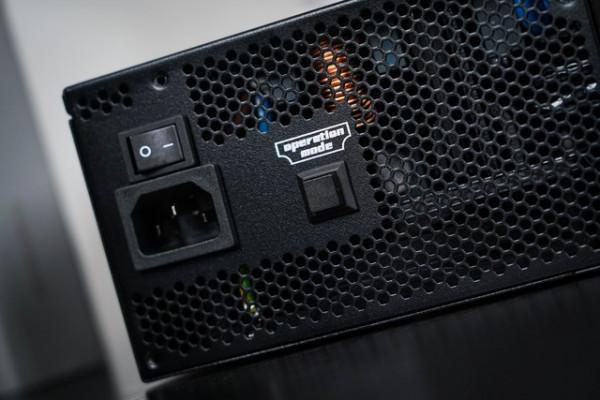 先馬（SAMA）黑鑽1000W電源評測：超越白金牌的金牌電源