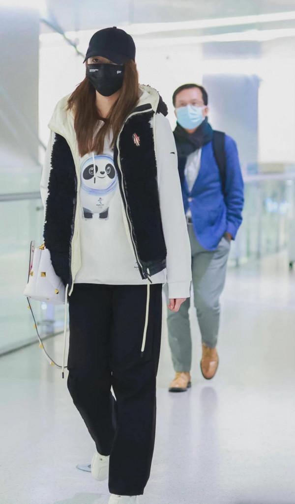 一週女明星機場私服穿搭，關曉彤、張子楓、劉雨昕、吳宣儀等