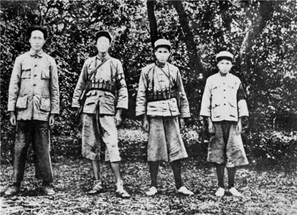 王諍:被“虜”來的開國中將,通訊工作的開山鼻祖,2個將軍兒子 王諍:被“虜”來的開國中將,通訊工作的開山鼻祖,2個將軍兒子