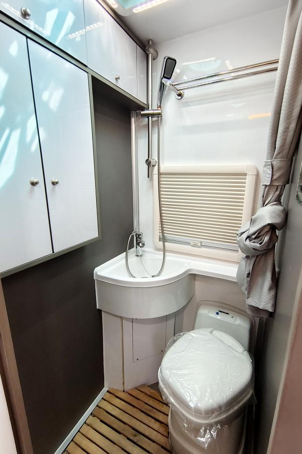 後拓展還帶電動升降床 舜宇V90T型房車48V供電系統有保障 後拓展還帶電動升降床 舜宇V90T型房車48V供電系統有保障