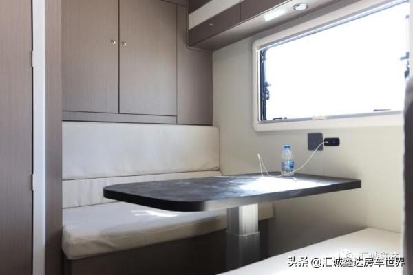 國產新款4座頂級中型房車！自由度超高！內飾豪華配兩套用電系統
