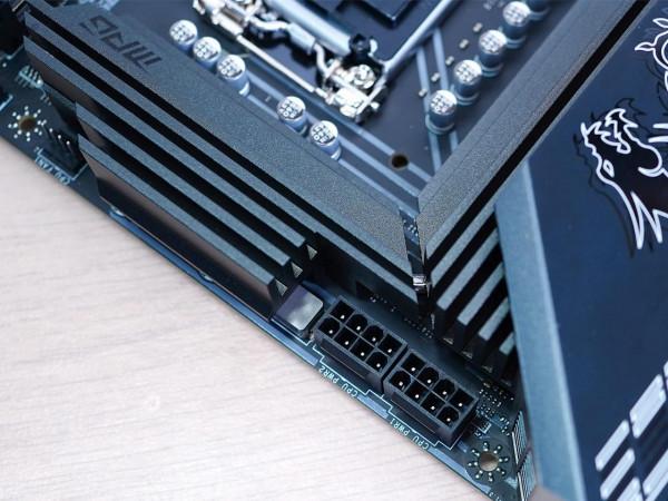 1.2m小桌子能放點啥?分享桌上好物,和一臺輕度RGB主機 1.2m小桌子能放點啥?分享桌上好物,和一臺輕度RGB主機