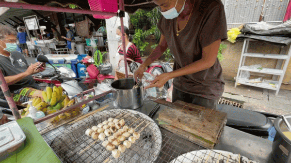 泰國疫情爆發後,第一次在路邊攤買早餐,覺得比米其林還香 泰國疫情爆發後,第一次在路邊攤買早餐,覺得比米其林還香