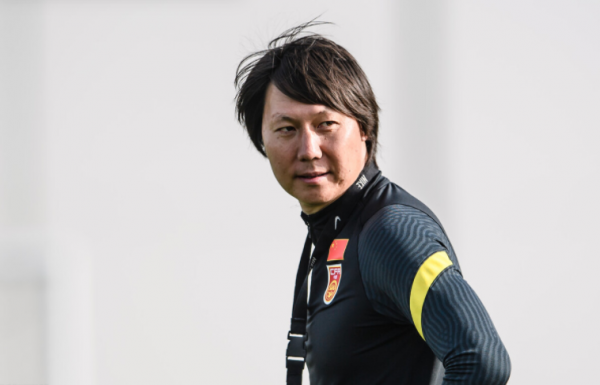 媒體人：男足吃的海參，是李鐵拉來的，體育場裡的廣告牌都不給錢