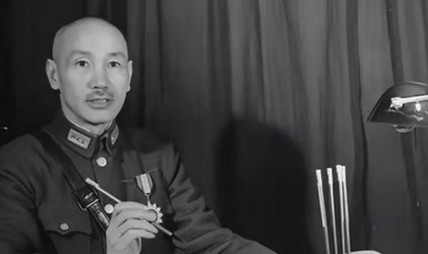 皖南事變後,林彪三見蔣介石次次不歡而散,老蔣稱他“幼稚可嘆” 皖南事變後,林彪三見蔣介石次次不歡而散,老蔣稱他“幼稚可嘆”