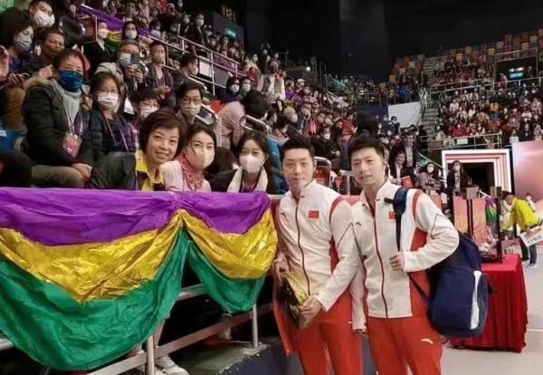 奧運冠軍大放光彩，郭晶晶都變迷妹！闊太穿粉色，變可愛臉太少見