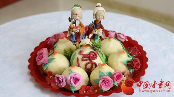 小麵糰捏出大世界——記麵塑手藝人蘇芳