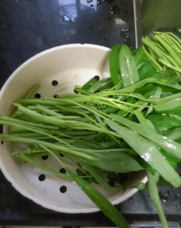 含“寄生蟲”最多的3種蔬菜，沒營養還貴，菜販子自己也很少吃