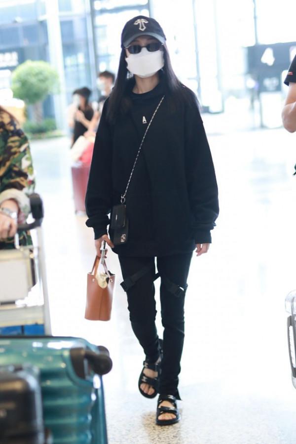 小個子女生的顯高秘訣來了!一身黑的搭配超有氣場,張韶涵也很愛 小個子女生的顯高秘訣來了!一身黑的搭配超有氣場,張韶涵也很愛