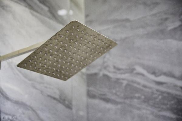 一個“花灑”隱藏數萬個細菌，你家多久沒清潔了？扒出身邊的隱患