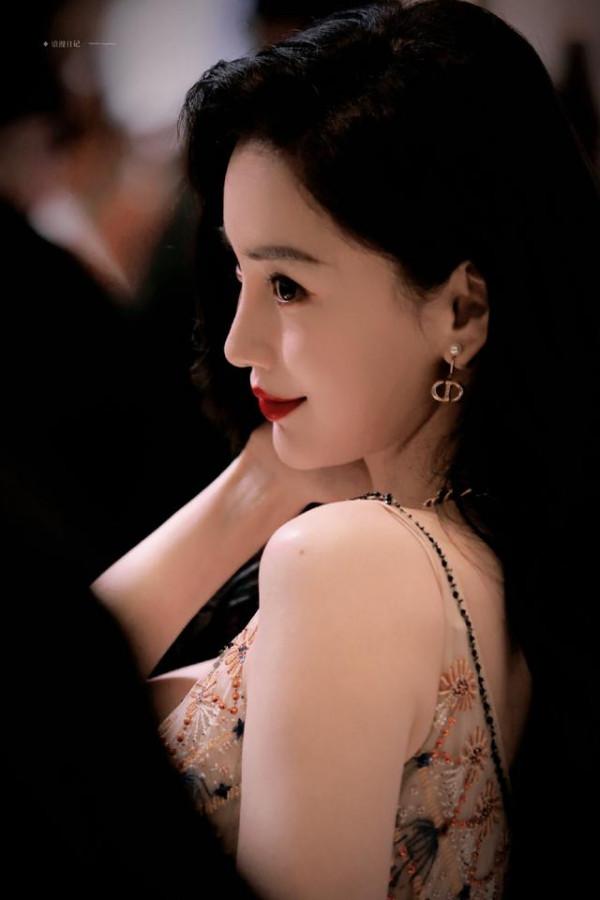 楊穎——人群中不可忽視的美貌