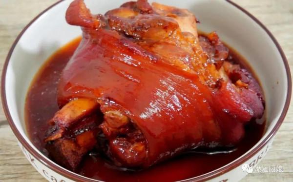 醬肘子，老衲不小心又夾到一隻，罪過