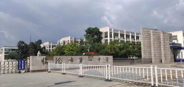 18年高考712分，拒清華北大，執意去四川大學，李一峰：賺更多錢