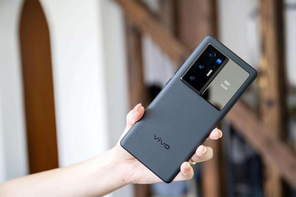 華為mate40 Pro與VIVO X70Pro&plus;拍照都能拍月亮，哪一款更好？