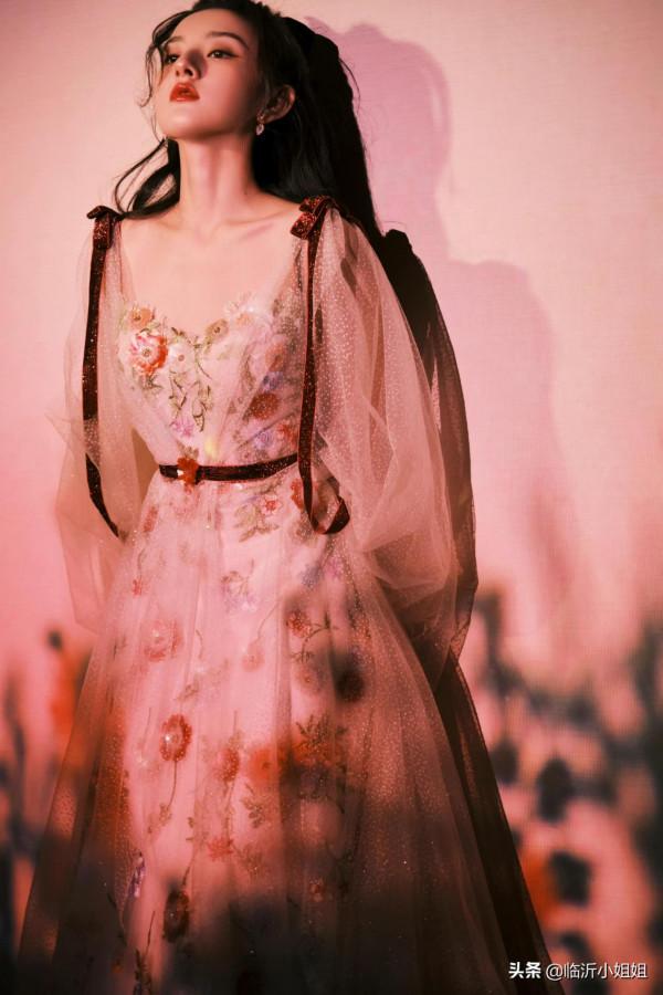 宋祖兒，越來越有韻味的新生代藝人，清爽高冷的顏值，美爆啦