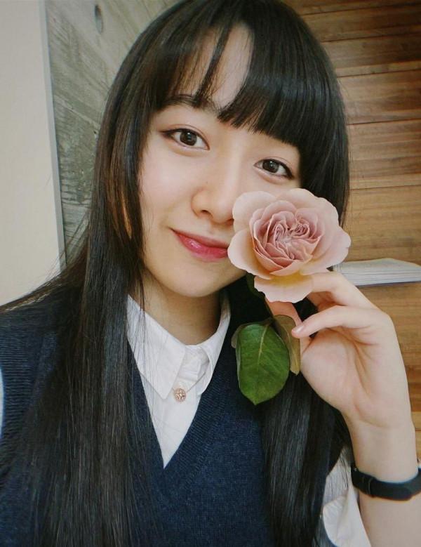 51歲工藤靜香被讚美貌回春,撞臉林志玲,LV巧克力配紅酒當宵夜 51歲工藤靜香被讚美貌回春,撞臉林志玲,LV巧克力配紅酒當宵夜