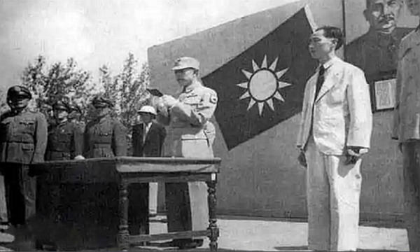 54年鄭洞國收到金字請帖，赴宴中南海：毛主席：你的名字很響亮嘛