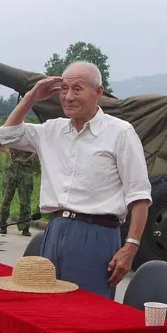 1983年山東一農民端茶倒水，被領導識破身份，22年後被請進中南海