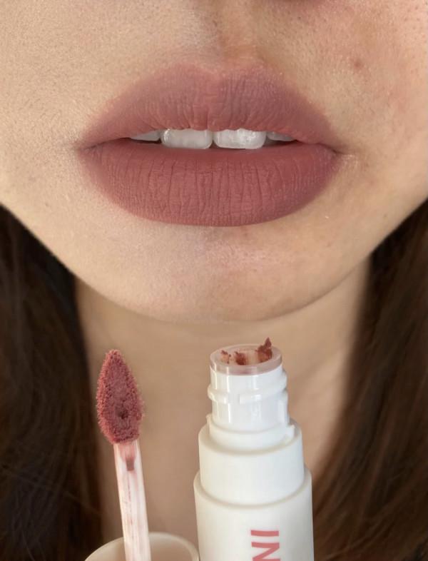 女人再懶，素顏出門也別忘記塗口紅，這幾支色號讓你氣質更出眾