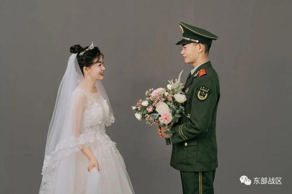 與兵哥哥異地相戀第895天,我們領證了 與兵哥哥異地相戀第895天,我們領證了