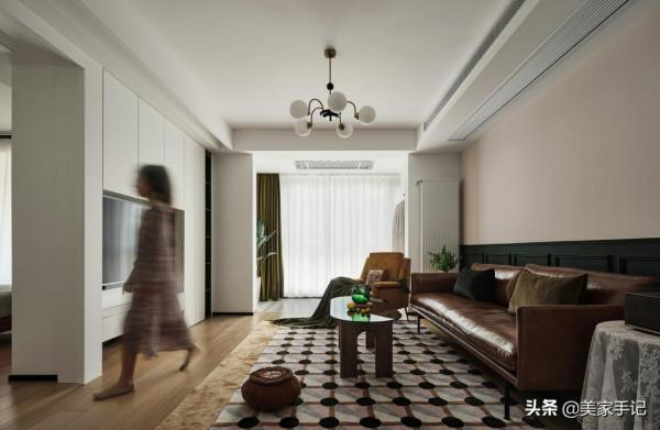 越來越多人不做電視牆，學她家打滿櫃子，全屋不是一般的實用大氣