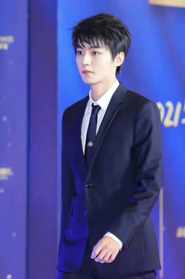 金雞獎大片出爐！劉浩存白天鵝造型太仙了，雙面張子楓好酷颯