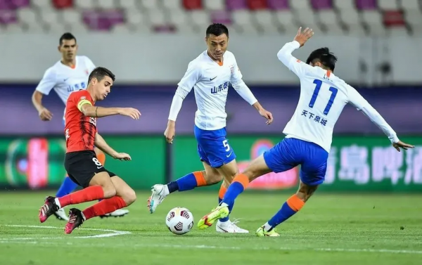 泰山壓頂完勝 問鼎中超無懸念