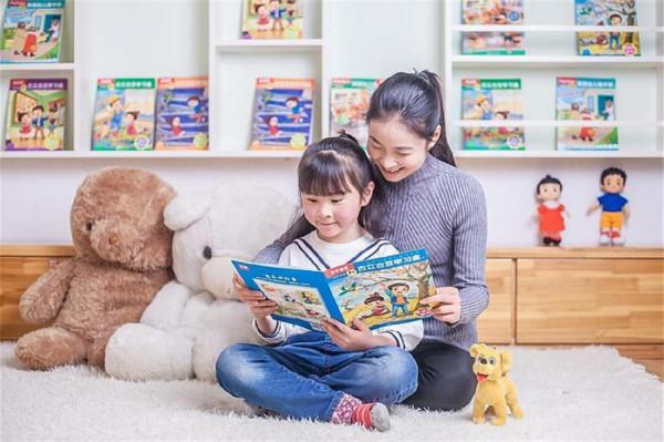 真正被富養的孩子什麼樣？應是被詩書喂大的，家長要用心陪伴