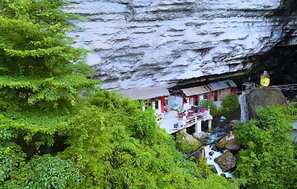 貴州一家五代人隱居山洞100年,給錢也不搬,如今已裝網路和家電 貴州一家五代人隱居山洞100年,給錢也不搬,如今已裝網路和家電