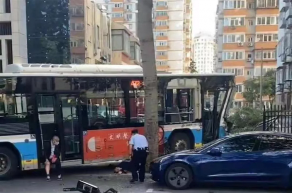 【法治熱點早知道】網曝一名大一男生報到3天就退學離校，皆因做了一件令人不齒之事！校方通報