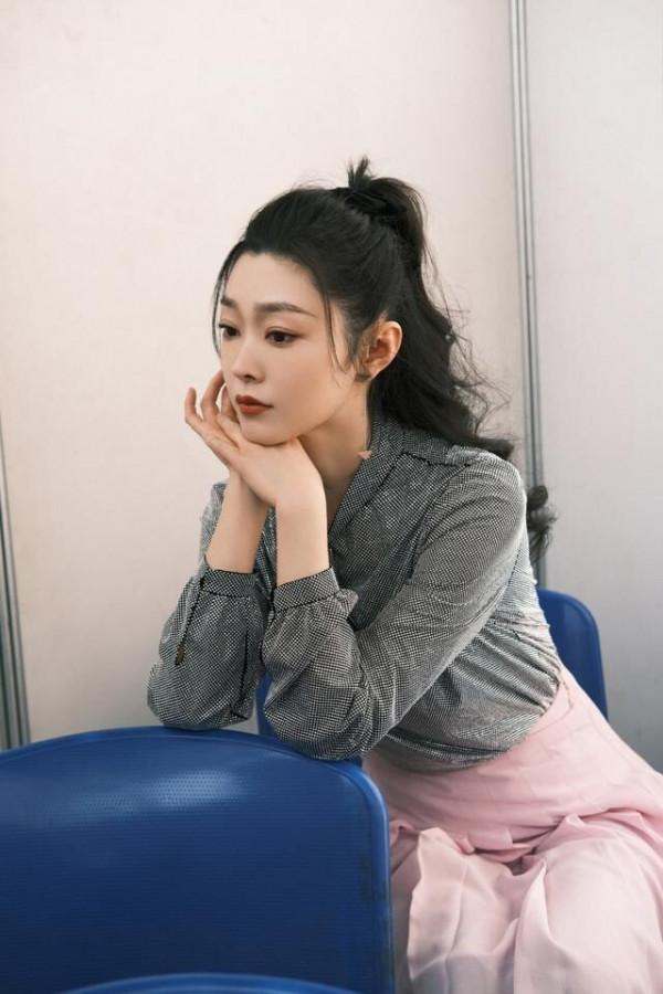 宋軼郭麒麟再合體，穿基礎款錄節目清純甜美，兩人配了一臉