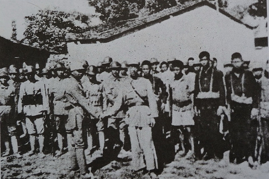 湘鄂贛游擊隊改編，與國民黨簽訂合作協議，遠在延安毛主席極不滿